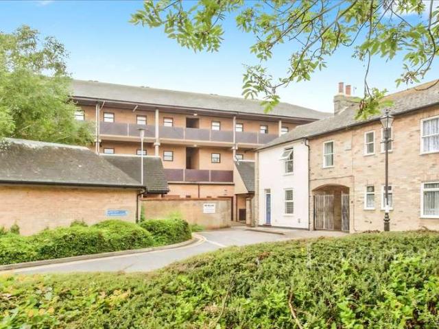 Flat for sale in Arbury, Cambridgeshire