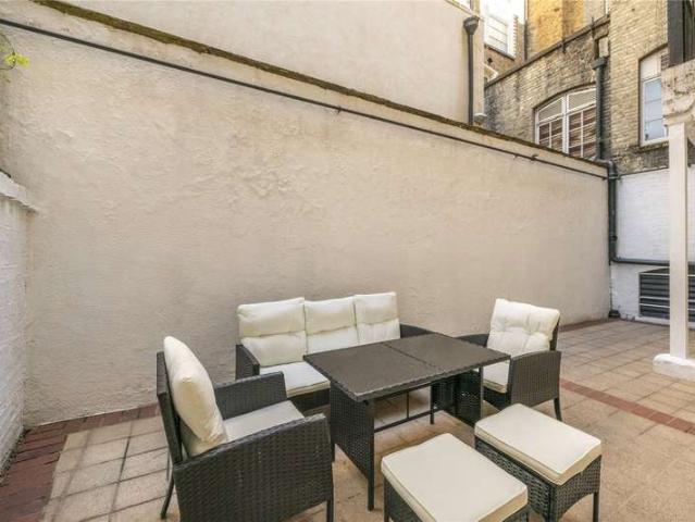 Flat for sale in Covent Garden, Greater London