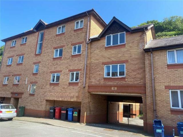 Flat for sale in Bangor, Wales