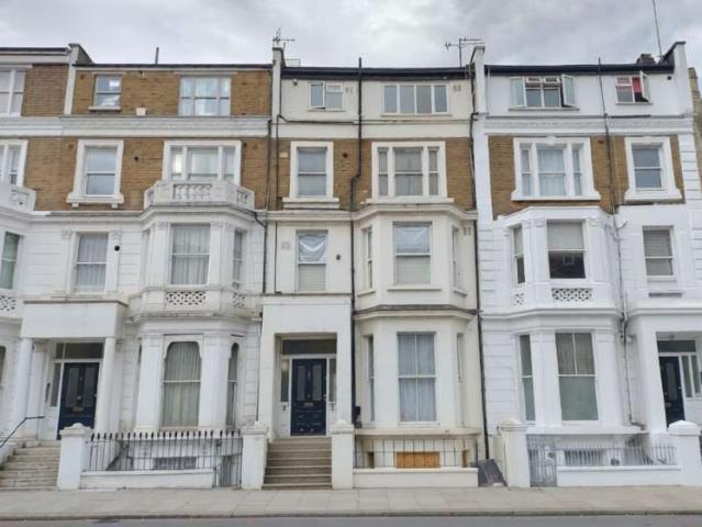 Flat for sale in Notting Hill, Greater London
