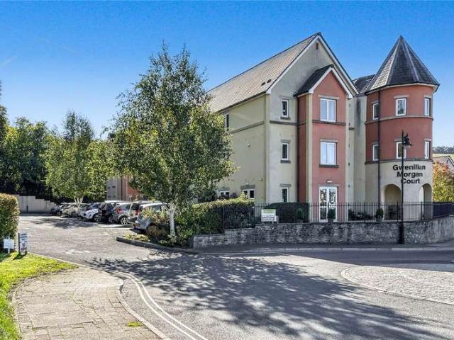 Flat for sale in Brecon, Wales