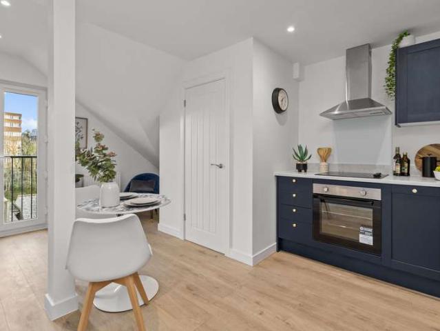 Flat for sale in Lucastes, Perryfields