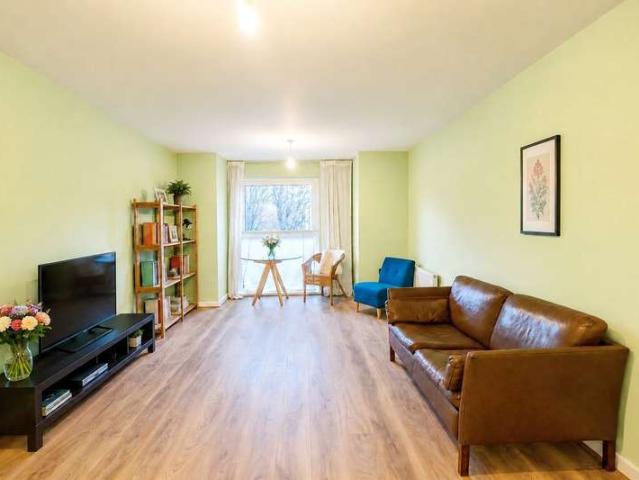 Flat for sale in Shacklewell, Greater London