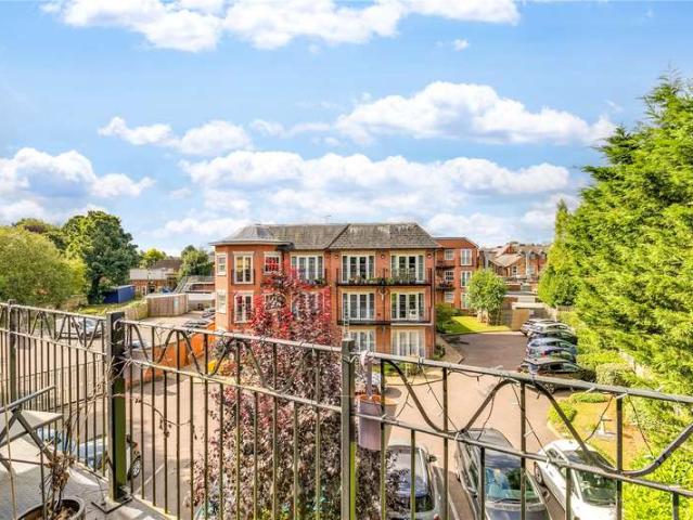Flat for sale in Knebworth, King's Walden