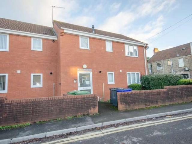 Flat for sale in Kingswood, South Gloucestershire