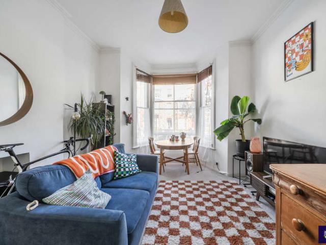 Flat for sale in Archway, Greater London