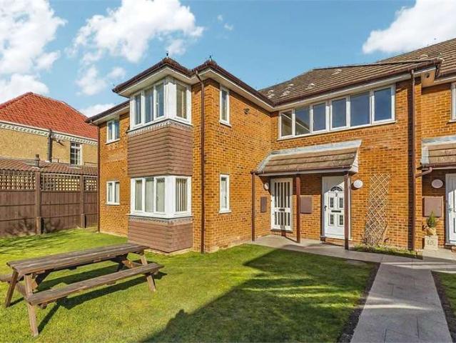 Flat for sale in Denham, Gerrards Cross and Chalfonts Community Board, Tatling End