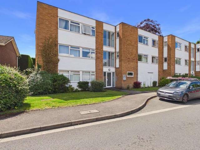 Flat for sale in Ashley Park, Surrey