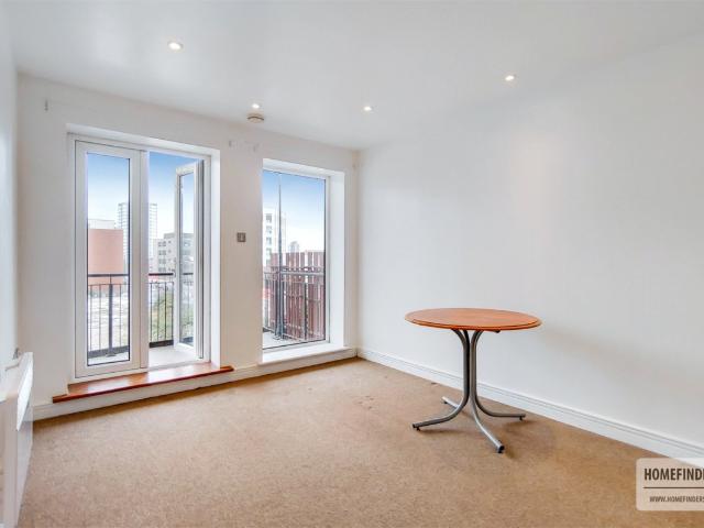 Apartment for rent in Mill Meads, Greater London