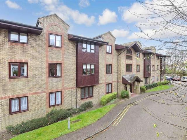 Flat for sale in Red Hill, Surrey