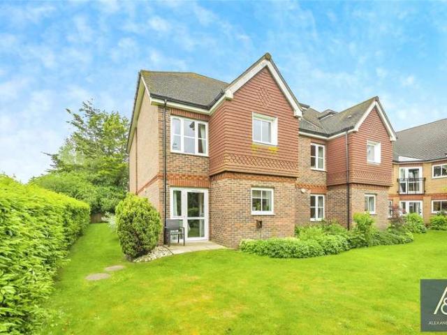 Flat for sale in Brackley, Northamptonshire