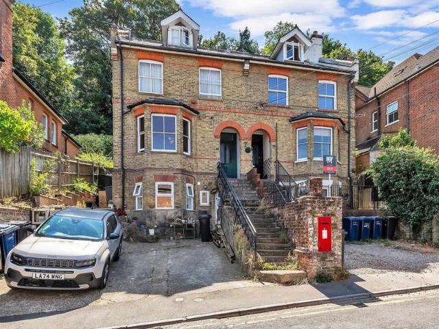 Flat for sale in Holloway Hill, Fole
