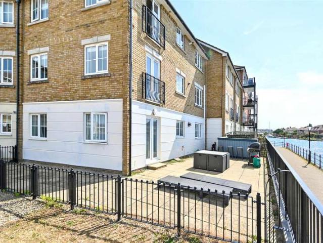Flat for sale in Crumbles, Eastbourne