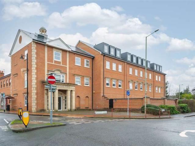 Flat for sale in Row Town, Surrey