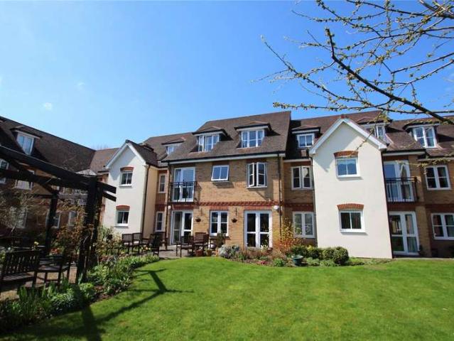 Flat for sale in Brackley, Northamptonshire