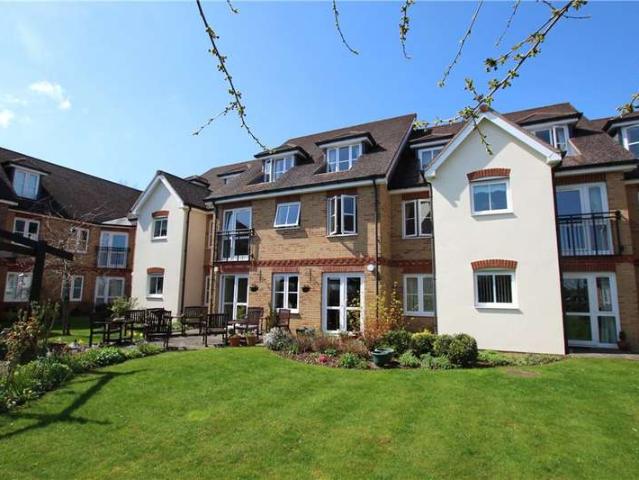 Flat for sale in Brackley, Northamptonshire