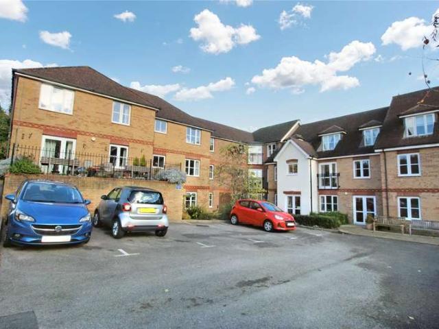 Flat for sale in Brackley, Northamptonshire
