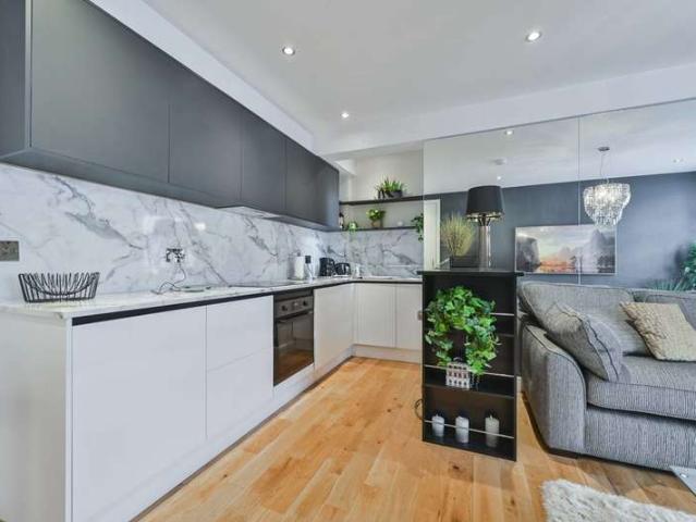 Flat for sale in Marylebone, East Marylebone