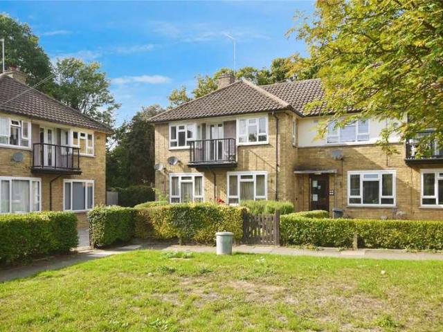 Flat for sale in Hutton, Navestock Side