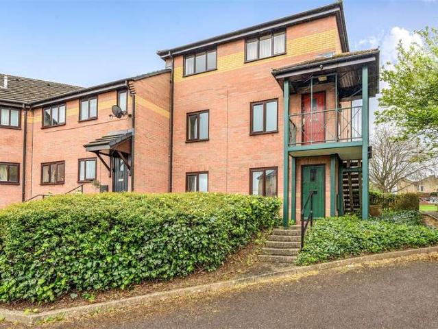 Flat for sale in Three Lamps Estate, Feckenham
