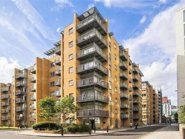 Flat for sale in Isle Of Dogs, Greater London