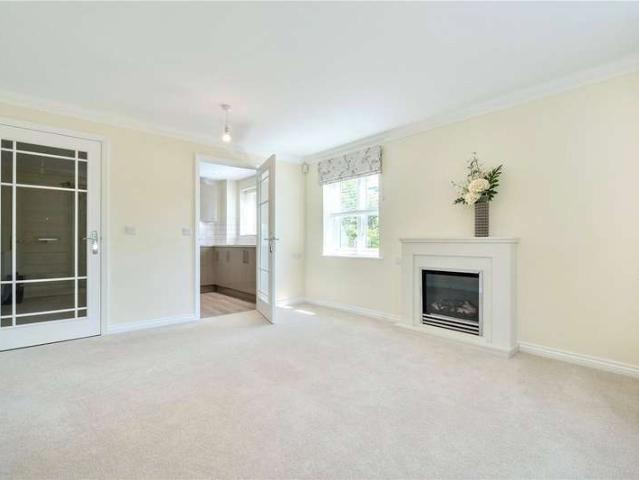 Flat for sale in Berrick Salome, Oxfordshire