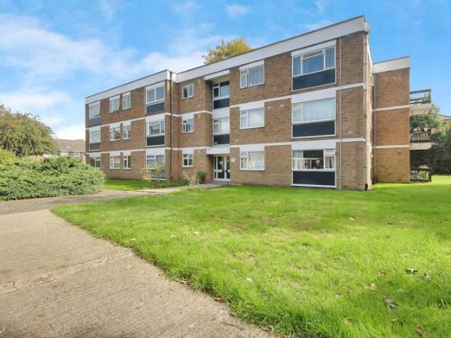 Flat for sale in Wotton, Gloucester