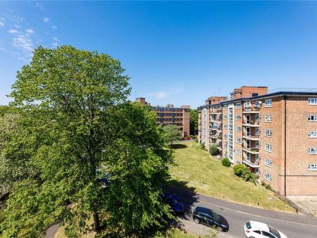 Flat for sale in Putney, Greater London