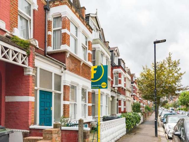 Flat for sale in Harringay, Harringay