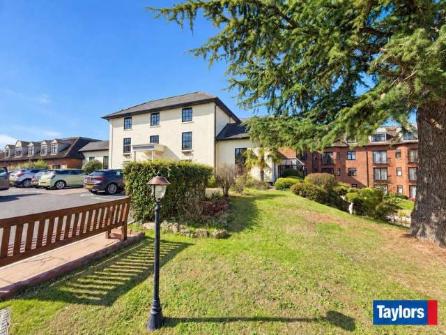 Flat for sale in Wolverley and Cookley, Rushock