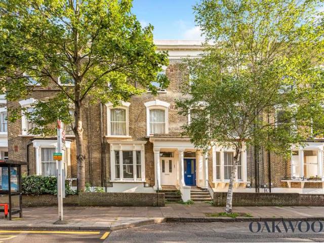 Flat for sale in Highbury, Greater London
