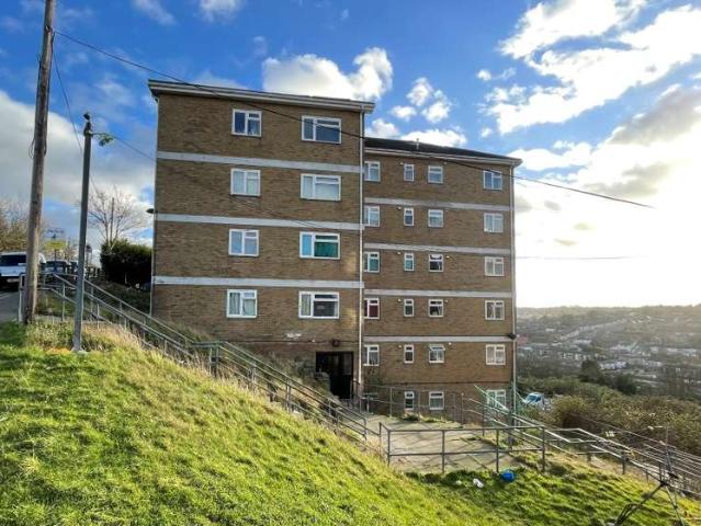 Flat for sale in Luton, Chatham