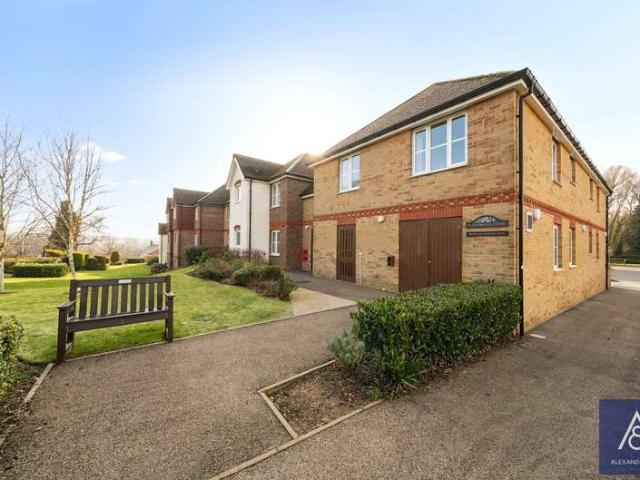 Flat for sale in Brackley, Northamptonshire