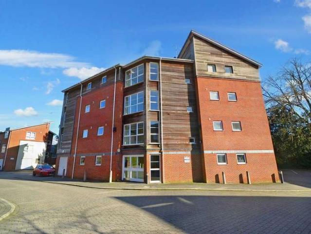 Flat for sale in Harestock, Hampshire