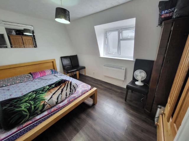 Flat for sale in Spring Park, Luton