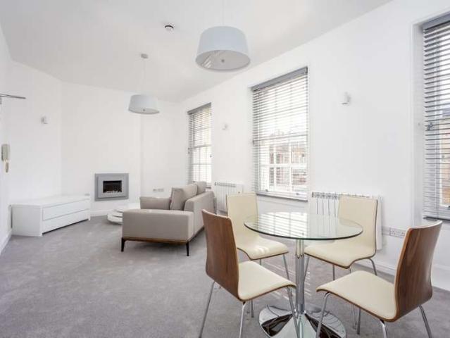 Flat for rent in Ewens Farm, Golden Valley