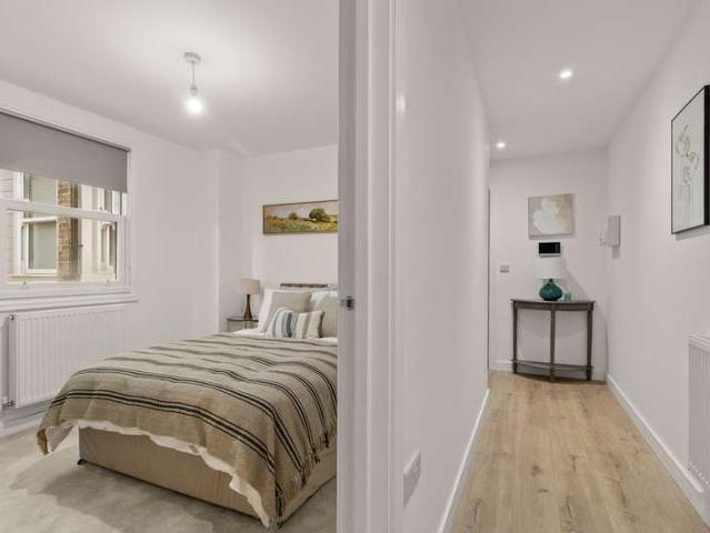 Flat for sale in Lucastes, Mid Sussex