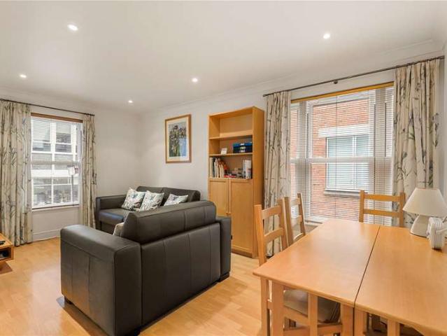 Flat for sale in Holborn, Greater London