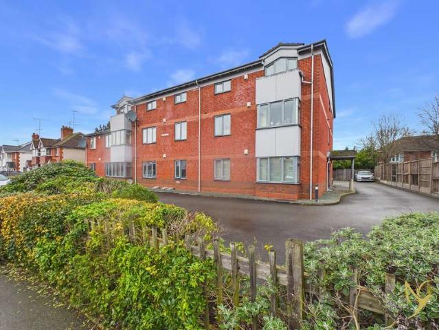 Flat for sale in Perdiswell, Worcester