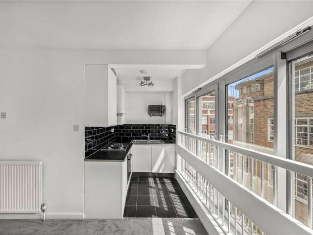 Flat for sale in East Marylebone, Mayfair