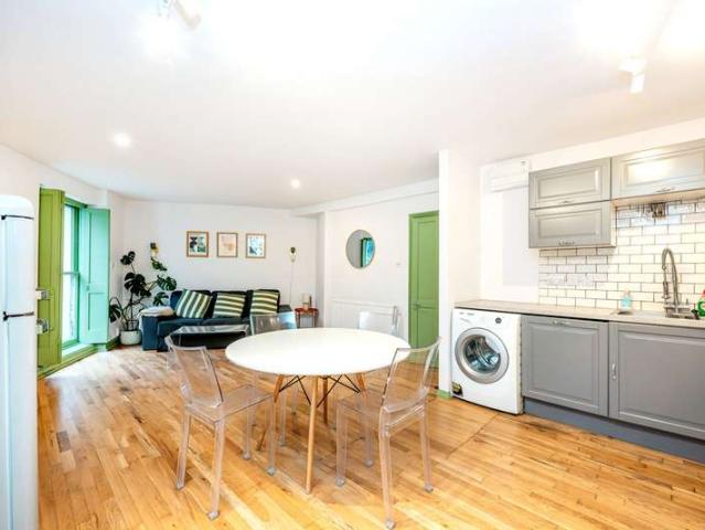 Flat for sale in North Kensington, Greater London