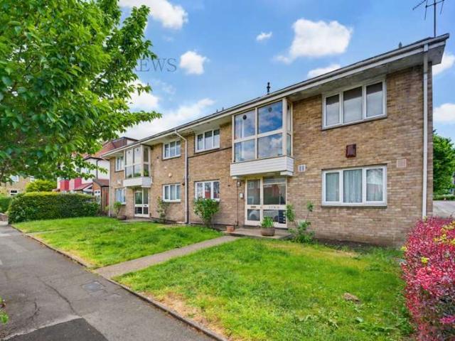 Flat for sale in London Borough of Ealing, Perivale