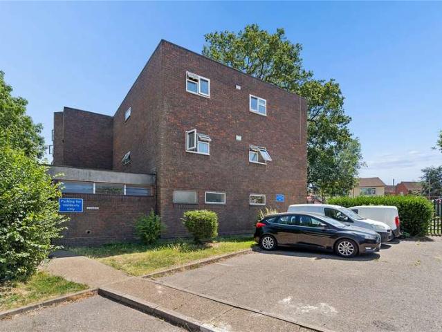 Flat for sale in Wickford