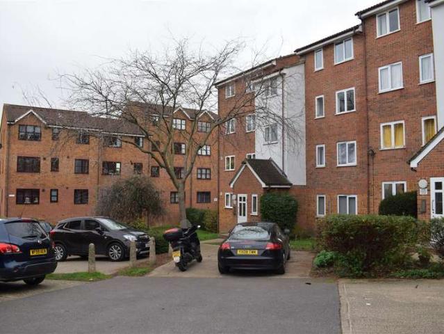 Flat for rent in London Borough of Lewisham, Greater London