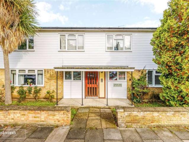 Flat for sale in London Borough of Hounslow, Strand