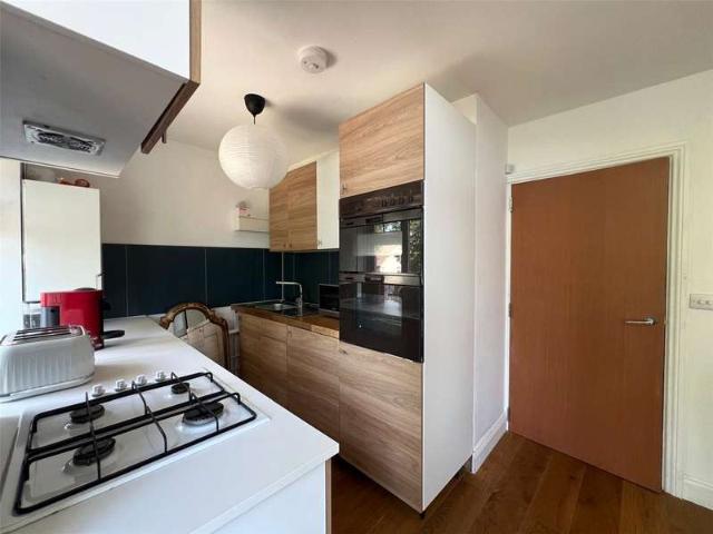 Flat for rent in Preston, Greater London