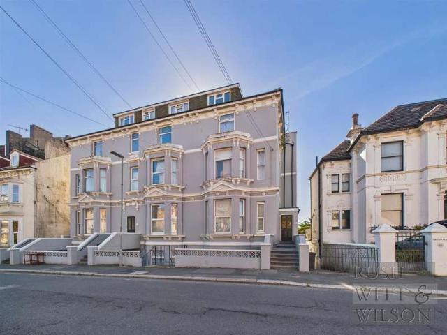 Flat for sale in West Marina, Guestling Green