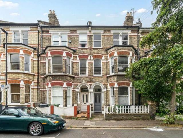 Flat for sale in London Borough of Lambeth, Greater London