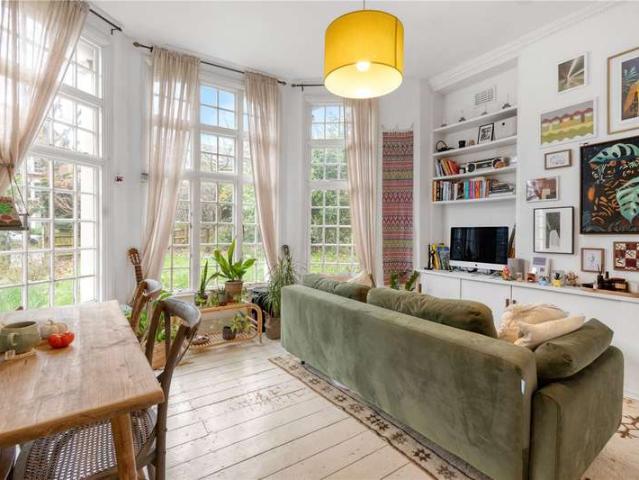 Flat for sale in Peckham, Greater London