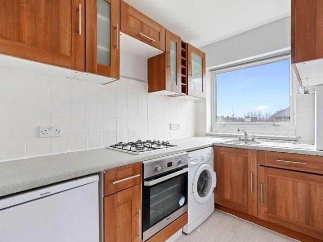 Flat for rent in London Borough of Richmond upon Thames, Greater London